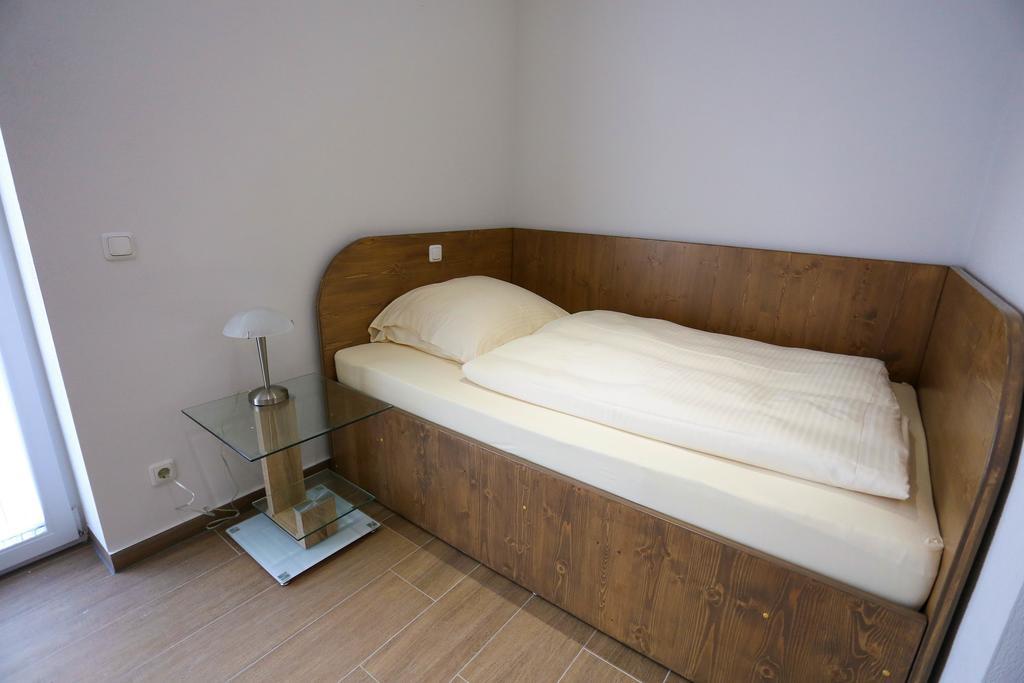 Boardinghouse Schellenberg Ξενοδοχείο Donauwörth Δωμάτιο φωτογραφία